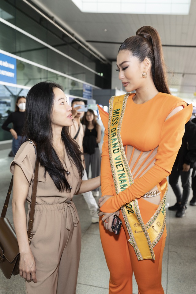 Đoàn Thiên Ân lên đường đến Indonesia thi Hoa hậu Hòa bình Quốc tế 2022 - Ảnh 4.