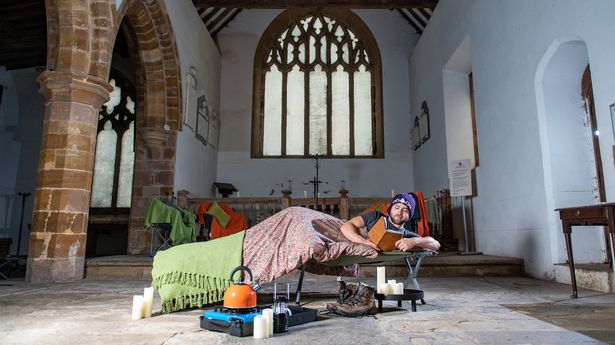 Trải nghiệm qua đêm trong nhà thờ bỏ hoang ở Anh, giá hơn 1 triệu đồng - Ảnh 5.