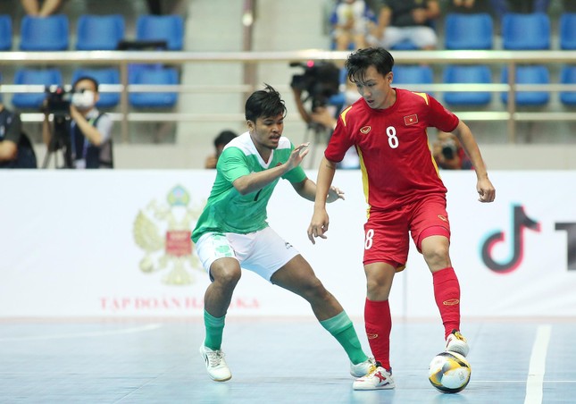 Tuyển thủ futsal Indonesia bị chỉ trích nặng nề vì chơi fair-play trước Nhật Bản - Ảnh 1.