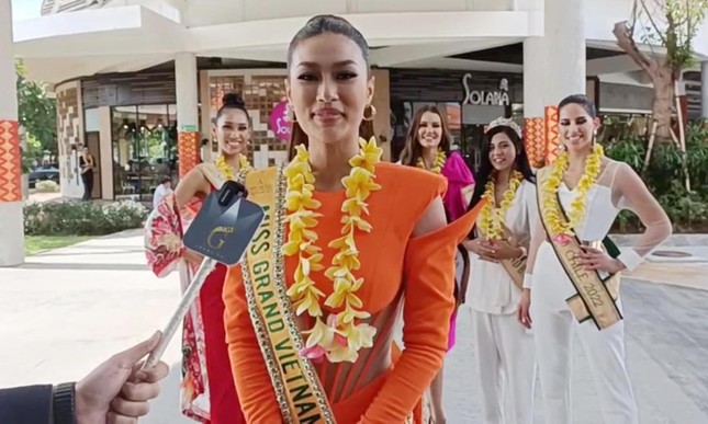 Hoa hậu Hòa bình Thái Lan bật khóc vì nói tiếng Anh kém - Ảnh 3.