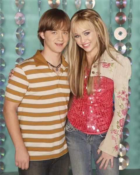 Anh trai Hannah Montana sau hơn 15 năm: Cuộc sống viên mãn dù sự nghiệp khó tỏa sáng - Ảnh 4.