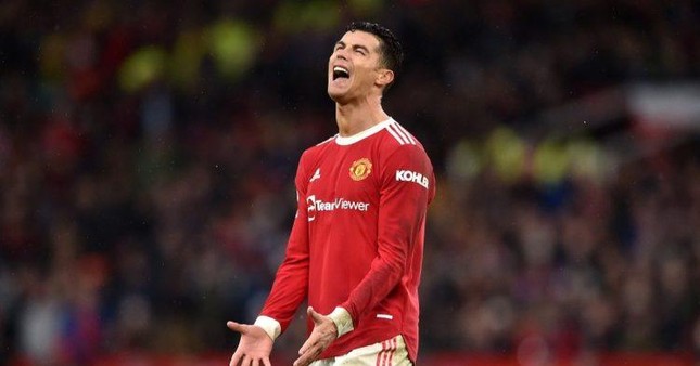 Chưa bao giờ Ronaldo tuyệt vọng đến thế, khi đệm bóng cũng hỏng ăn - Ảnh 1.