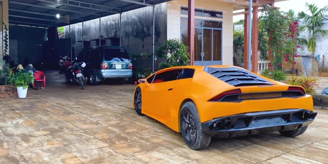 Nhóm thanh niên biến hình xế cổ thành siêu xe Lamborghini - Ảnh 5.