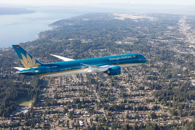 Máy bay Vietnam Airlines hạ cánh khẩn cấp tại Azerbaijan để cấp cứu hành khách - Ảnh 1.