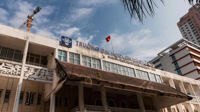 Trường đại học có kiến trúc đẹp nhất nhì Việt Nam: Tòa nhà 7 sắc cầu vồng nổi bật, góc sống ảo ngập tràn - Ảnh 2.