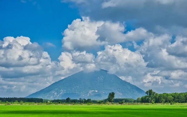 Trải nghiệm leo núi kết hợp khám phá thiên nhiên tại 3 ngọn núi nổi tiếng ở miền Nam - Ảnh 4.