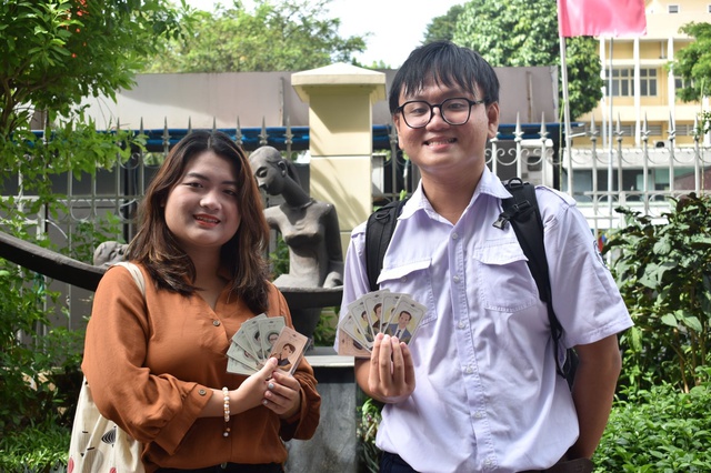 Gặp nhóm học sinh mang cả vũ trụ văn học Việt vào bộ sưu tập thẻ bo góc - Ảnh 7.
