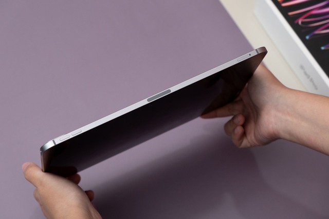 Mở hộp iPad Pro M2 11 inch: Vẫn là thiết kế cũ, cải thiện hiệu năng nhờ chip M2 - Ảnh 12.