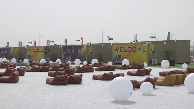 Thiếu phòng khách sạn, Qatar xây chỗ ở cực chất giữa sa mạc cho World Cup 2022 - Ảnh 2.