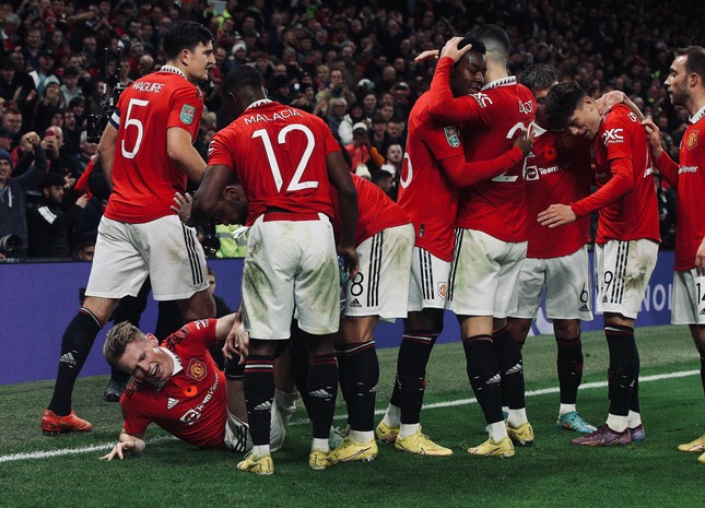Bruno Fernandes rực s&aacute;ng, MU đ&ograve;i nợ th&agrave;nh c&ocirc;ng - Ảnh 1.