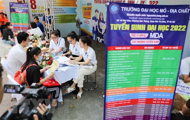 Dừng thi chứng chỉ IELTS, tuyển sinh đại học 2023 có ảnh hưởng không? - Ảnh 1.