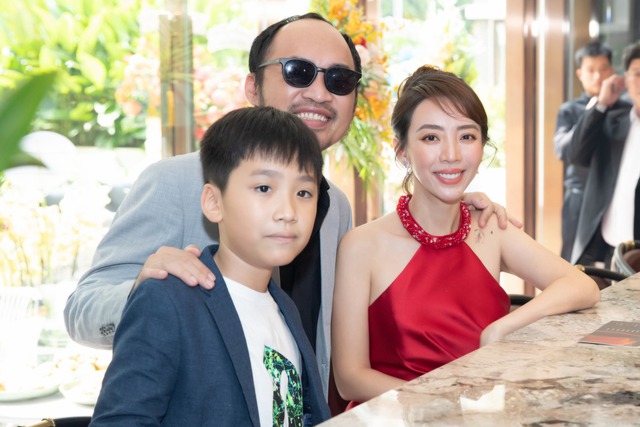 Cầu hôn bằng bánh bao 15 nghìn, cặp vợ chồng sao Việt có hôn nhân viên mãn suốt một thập kỷ - Ảnh 7.