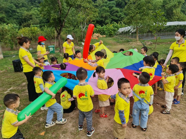 Cho&aacute;ng ngợp trước vườn nho sai trĩu quả thu h&uacute;t đ&ocirc;ng đảo kh&aacute;ch tham quan ở Ninh B&igrave;nh - Ảnh 6.