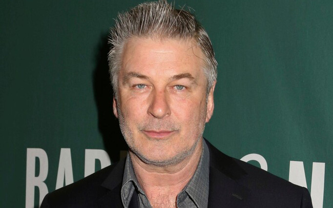 Alec Baldwin kiện ngược đoàn làm phim Rust vì vụ nổ súng gây tử vong trên phim trường - Ảnh 1.