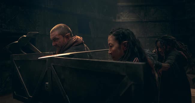 Netflix tung trailer đầu tiên cho series tiền truyện của The Witcher do Dương Tử Quỳnh thủ vai chính - Ảnh 3.