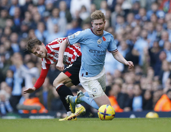 Haaland tịt ng&ograve;i, Man City thua sốc Brentford trong trận cuối trước World Cup - Ảnh 1.