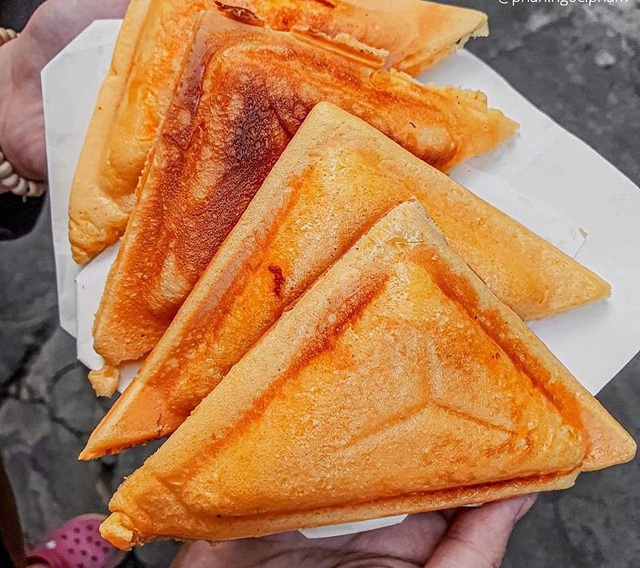 Du kh&aacute;ch nước ngo&agrave;i h&agrave;o hứng chia sẻ những m&oacute;n ăn Việt được chế biến tr&ecirc;n xe đẩy với mức gi&aacute; b&igrave;nh d&acirc;n - Ảnh 10.