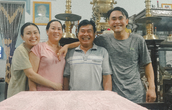 Khi con c&aacute;i l&agrave; thầy của cha mẹ - Ảnh 1.