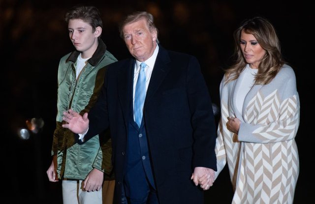 Barron Trump sau 2 năm rời Nhà Trắng: Xuất hiện chớp nhoáng vẫn gây sốt vì chiều cao khủng 2m ở tuổi 16 - Ảnh 5.