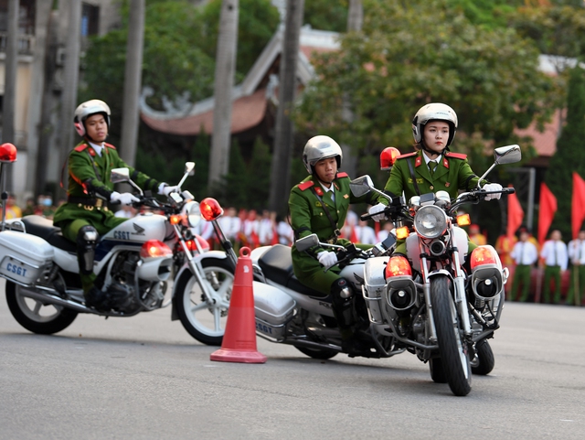 Chùm ảnh: Mãn nhãn trước màn đồng diễn võ thuật, trống hội và biểu diễn mô tô của hơn 1000 sinh viên Học viện cảnh sát - Ảnh 1.