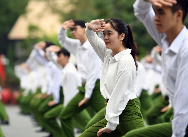 Chùm ảnh: Mãn nhãn trước màn đồng diễn võ thuật, trống hội và biểu diễn mô tô của hơn 1000 sinh viên Học viện cảnh sát - Ảnh 4.