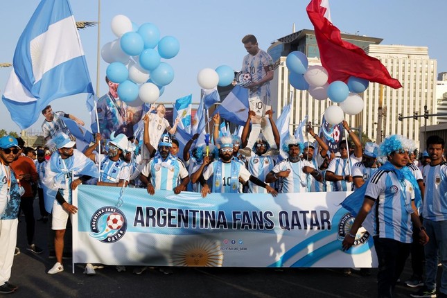 Qatar thuê CĐV để sống ảo tại World Cup 2022? - Ảnh 1.