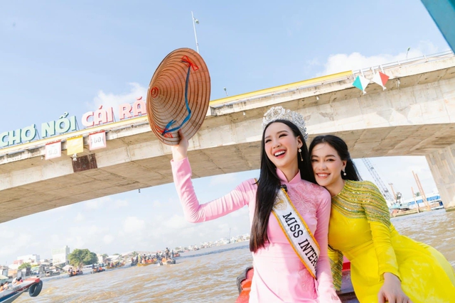Bảo Ngọc khoe nhan sắc rạng rỡ, di chuyển bằng ghe về quê sau 1 tháng đăng quang Miss Intercontinental - Ảnh 3.