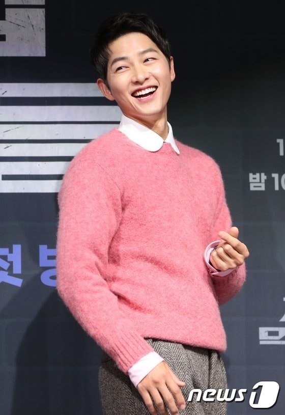 Song Joong Ki sánh đôi bên chị đẹp Shin Hyun Been ra mắt phim mới - Ảnh 3.