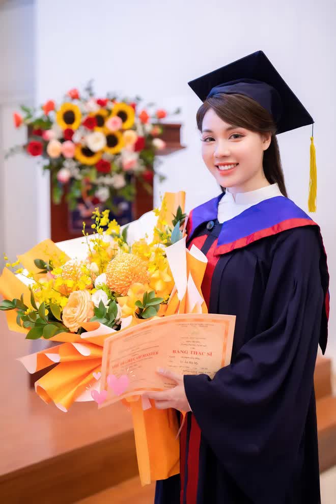 Điểm danh những c&ocirc; gi&aacute;o trẻ sở hữu nhan sắc xinh đẹp c&ugrave;ng loạt th&agrave;nh t&iacute;ch ấn tượng khiến học tr&ograve; ngưỡng mộ - Ảnh 6.