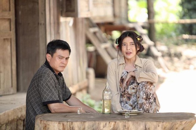 Hậu trường Cao Thái Hà trầy da tróc vảy trong phim Mẹ rơm - Ảnh 15.