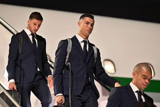 Ronaldo tươi rói tới World Cup, bất chấp việc có thể bị MU tống cổ - Ảnh 6.