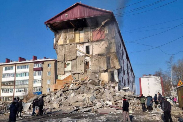 Sập tòa nhà 5 tầng do nổ khí gas gia dụng ở Nga gây nhiều thương vong - Ảnh 1.