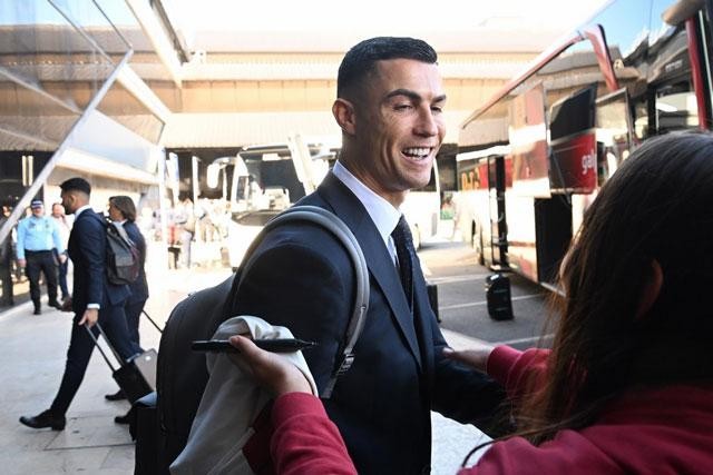 Ronaldo tươi rói tới World Cup, bất chấp việc có thể bị MU tống cổ - Ảnh 4.