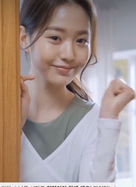 Jang Won Young kém sắc trong video quảng cáo mỹ phẩm, dân tình lập tức so sánh với đàn chị Yoona - Ảnh 5.