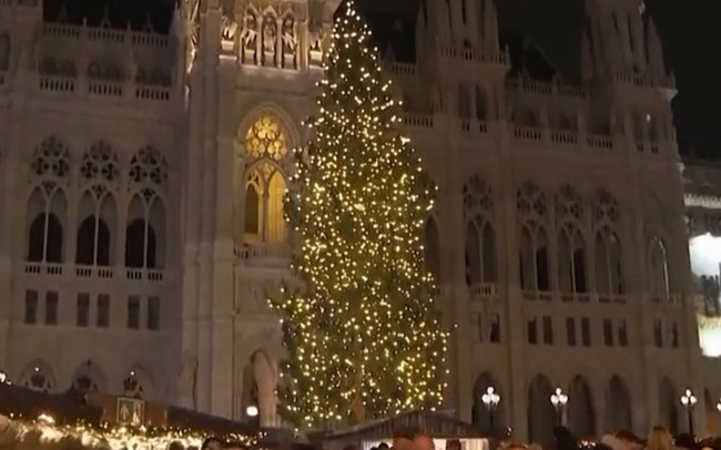 Chợ Giáng sinh tại Áo trở lại sau ba năm đại dịch - Ảnh 1.