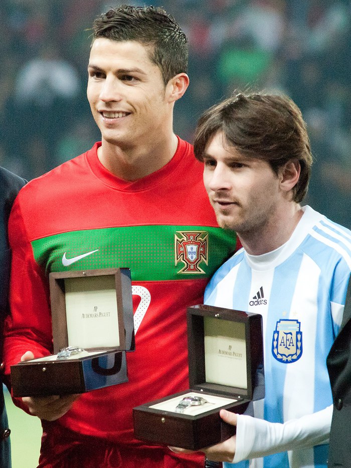Messi - Ronaldo lần đầu xuất hiện chung trong bộ ảnh thời trang - Ảnh 4.