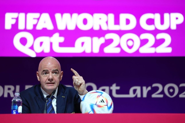 Chủ tịch FIFA tố phương Tây đạo đức giả khi chỉ trích Qatar - Ảnh 1.