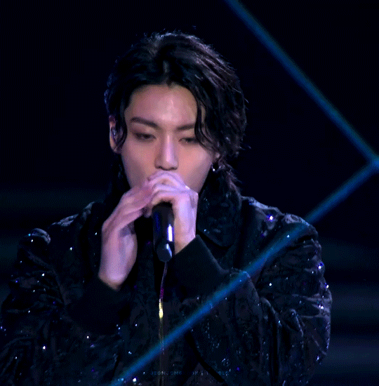 Kh&aacute;n giả ph&aacute;t sốt khi xem Jungkook (BTS) tr&ecirc;n s&acirc;n khấu lịch sử khai mạc World Cup 2022 - Ảnh 8.