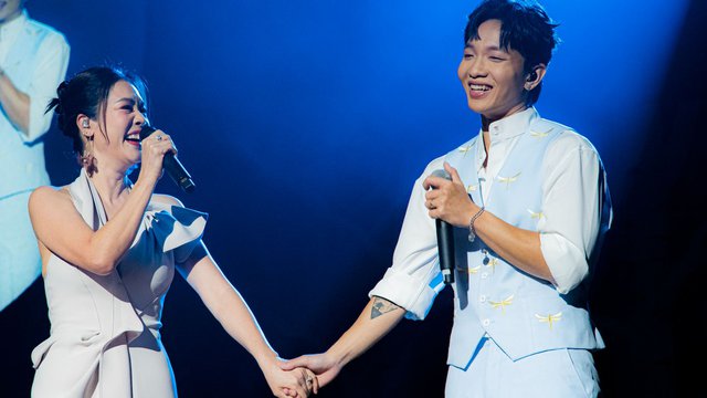 Sao Việt ng&agrave;y 20/11: Ng&acirc;n Anh x&uacute;c động v&igrave; học tr&ograve; tại tiệc cưới, 1 giảng vi&ecirc;n mượn dịp đ&iacute;nh ch&iacute;nh chưa c&oacute; chồng - Ảnh 11.