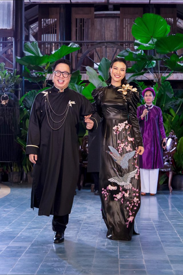 Sao Việt ng&agrave;y 20/11: Ng&acirc;n Anh x&uacute;c động v&igrave; học tr&ograve; tại tiệc cưới, 1 giảng vi&ecirc;n mượn dịp đ&iacute;nh ch&iacute;nh chưa c&oacute; chồng - Ảnh 9.