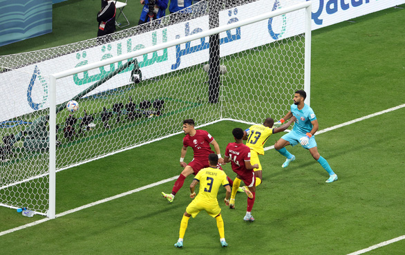 Cựu trọng tài FIFA Võ Minh Trí: Phần mềm việt vị cho thấy cầu thủ Ecuador việt vị một phần chân - Ảnh 2.