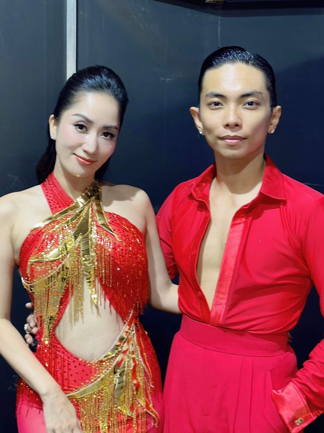 Khánh Thi và Phan Hiển trước lễ cưới: Chồng tặng vợ nhẫn để chạy show, các khâu chuẩn bị dần hoàn thành - Ảnh 10.