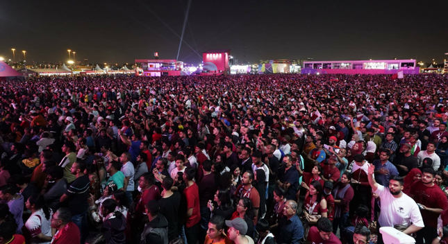 Hàng ngàn người xô đẩy tại fanzone World Cup, suýt xảy ra thảm họa giẫm đạp - Ảnh 2.