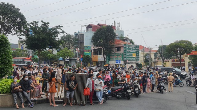 TP.HCM: Cảnh sát kịp thời khống chế đám cháy tại chung cư do chập điện máy quạt - Ảnh 2.