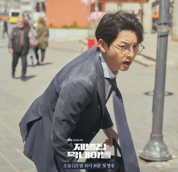 Cậu Út Nhà Tài Phiệt: Sức hấp dẫn không chỉ đến từ danh tiếng của Song Joong Ki - Ảnh 6. Cậu Út Nhà Tài Phiệt: Sức hấp dẫn không chỉ đến từ danh tiếng của Song Joong Ki - Ảnh 6.