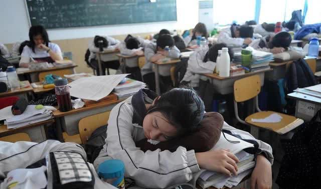 Công xưởng ôn thi đại học khắc nghiệt nhất Trung Quốc: Học 17 tiếng/ngày, con vi phạm cha mẹ cũng bị phạt - Ảnh 7.