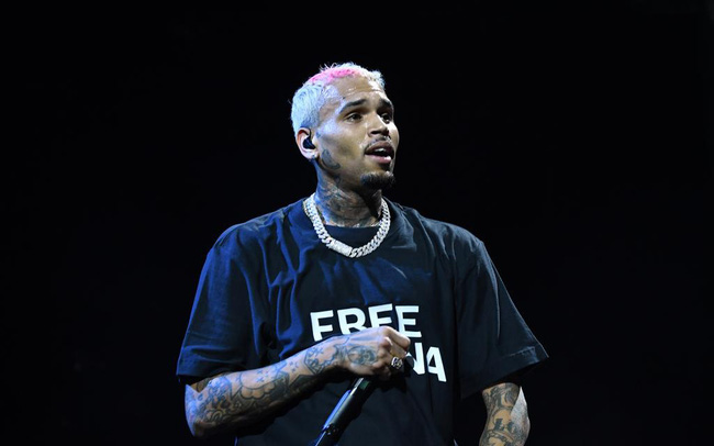 Chris Brown tiếp tục được bênh