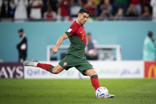 HLV Ghana: Trọng tài thổi penalty để làm quà cho Ronaldo! - Ảnh 1.