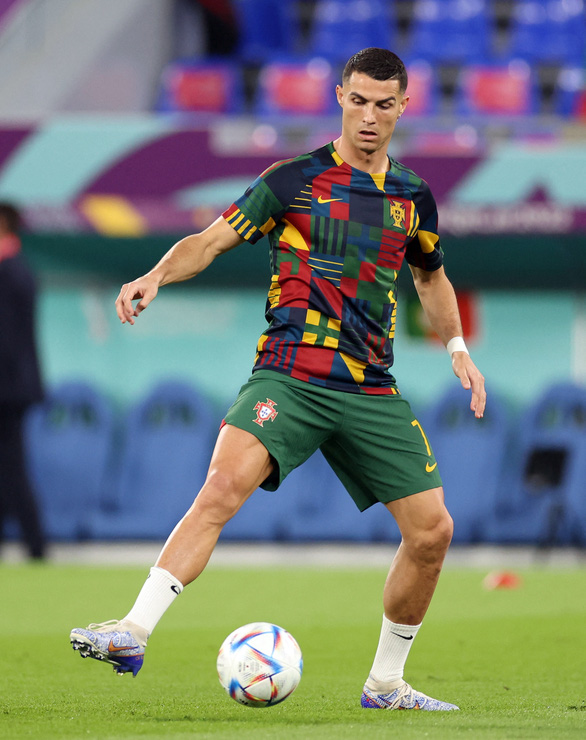Xem hình ảnh Ronaldo khởi động trước trận gặp Ghana - Ảnh 4.