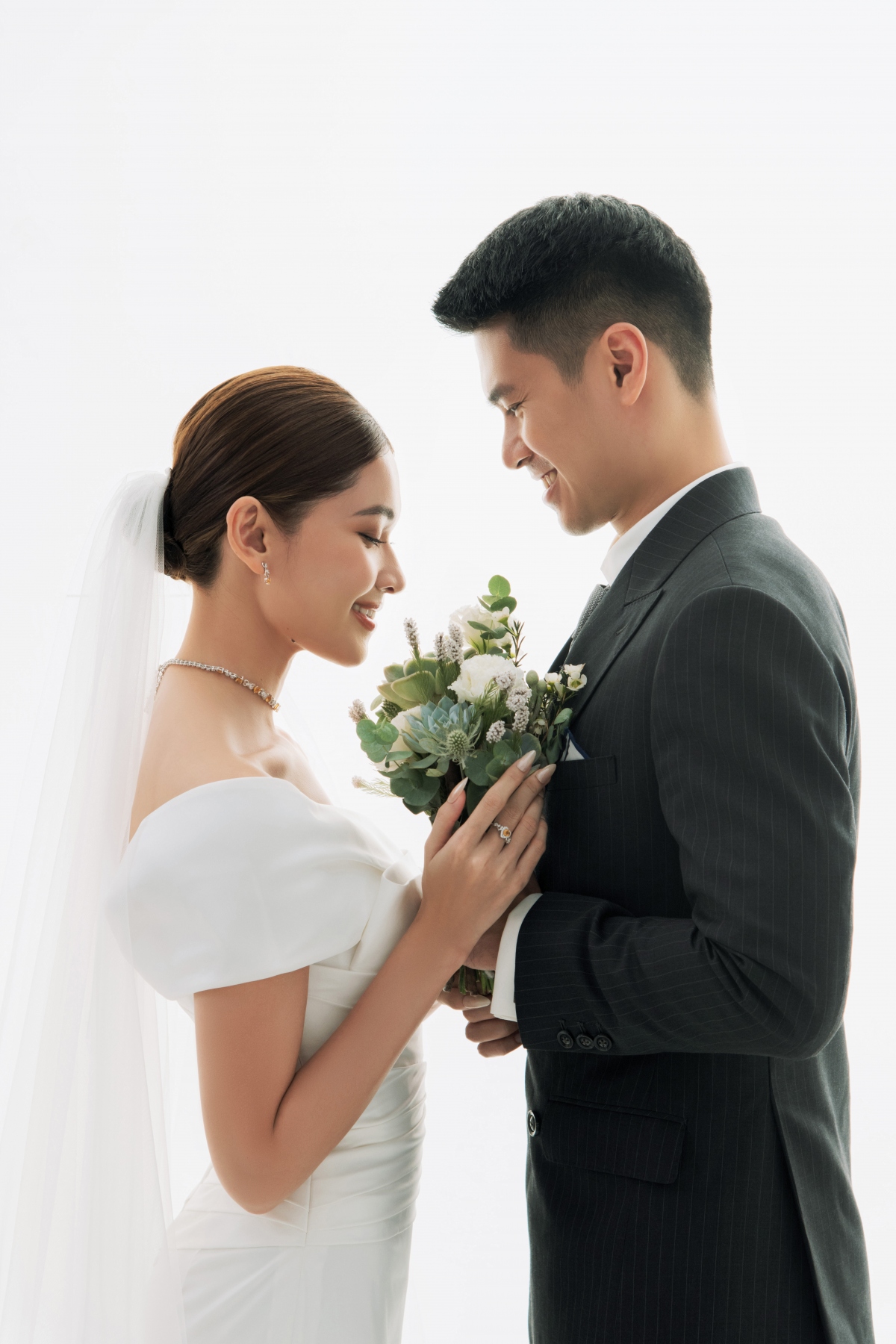 Ảnh cưới đơn giản của Á hậu Thùy Dung và bạn trai doanh nhân - Ảnh 5.